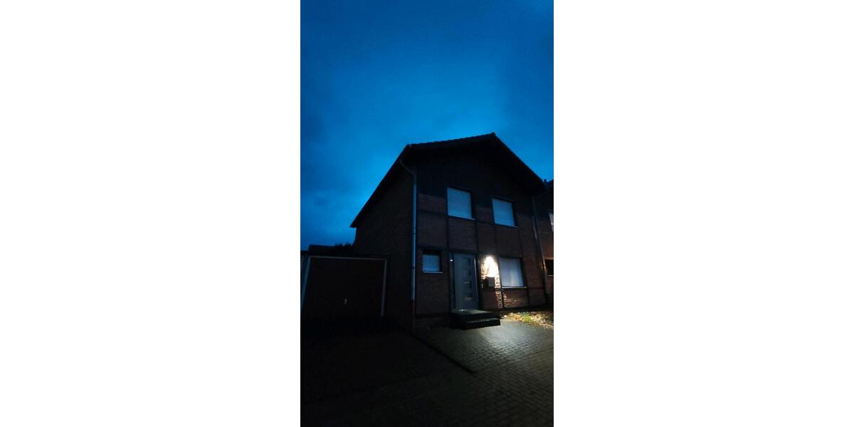 Reihenhaus Meerbusch - 4 Zimmer, 130 m&sup2;, 1.850&euro; | Angebot:25482024