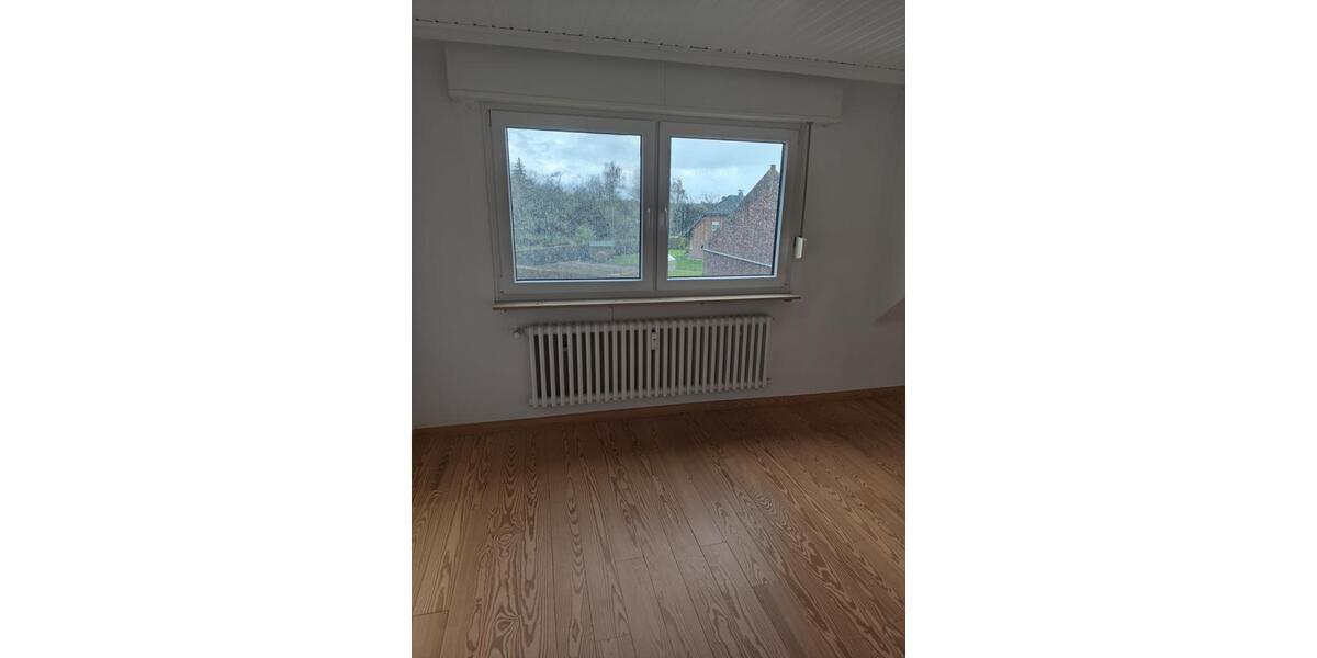 Dachgeschoßwohnung Neuss Holzheim - 3 Zimmer, 75 m&sup2;, 850&euro; | Angebot:25942582