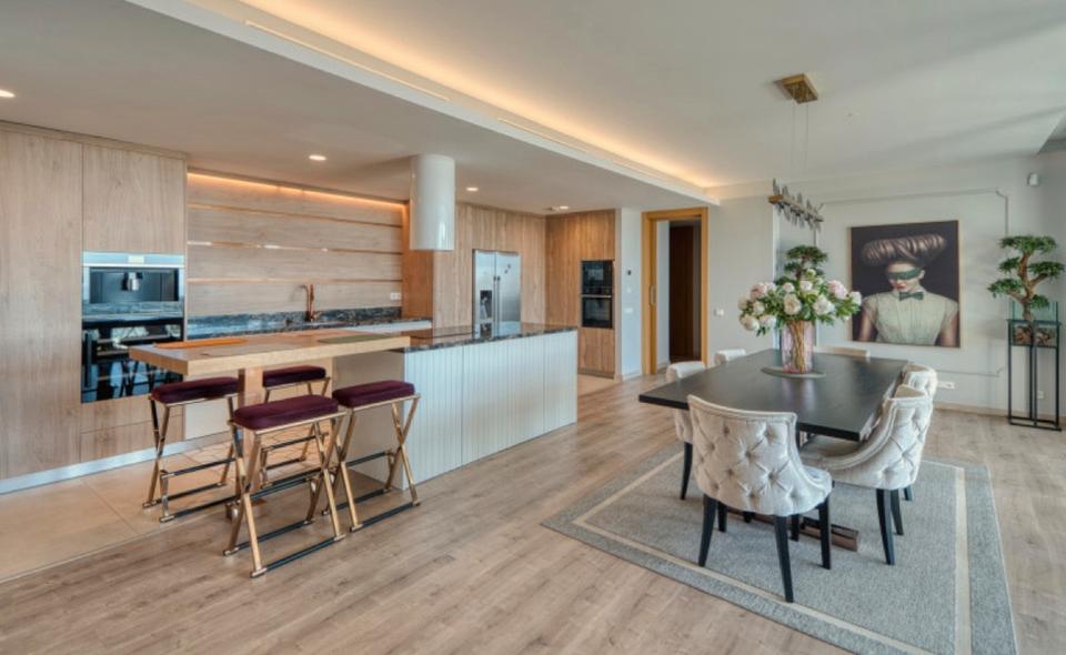 Etagenwohnung Düsseldorf Stadtmitte - 4 Zimmer, 200 m&sup2;, 1.700.000&euro; | Angebot:26721510