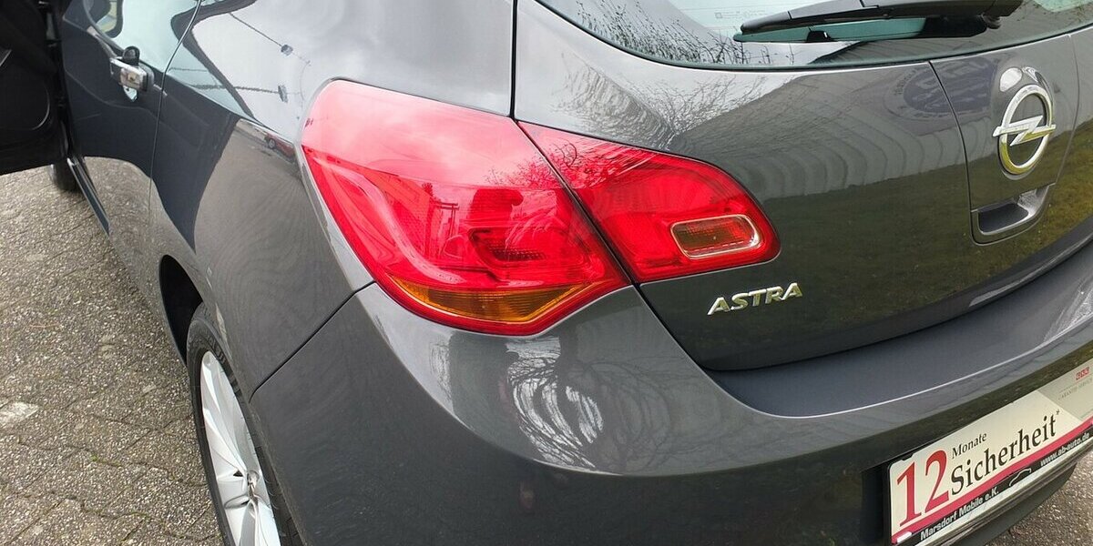 Opel Astra ACTIVE KLIMAANLAGE 17 ZOLL LMF TEMPOMAT 92.855 km 7.250 &euro; Köln 50858