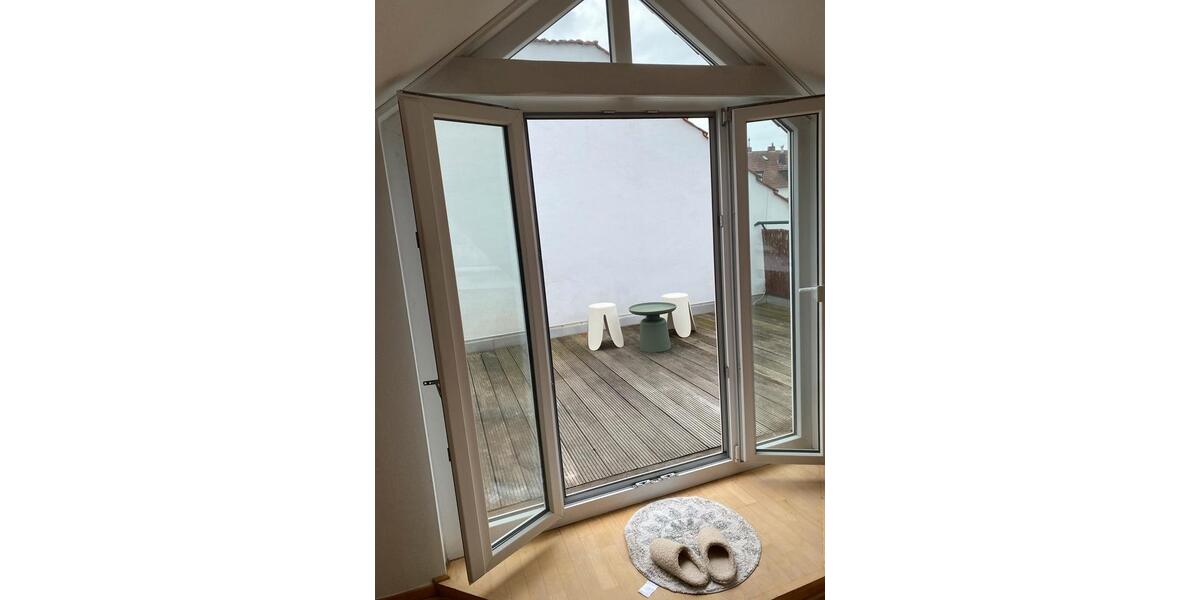 Dachgeschoßwohnung Düsseldorf Stadtbezirk 3 - 1 Zimmer, 48 m&sup2;, 990&euro; | Angebot:26021723