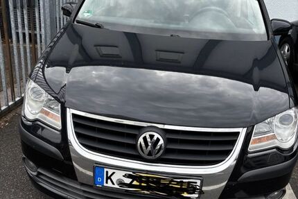 VW Touran 256.000 km 3.499 &euro; Köln 51103