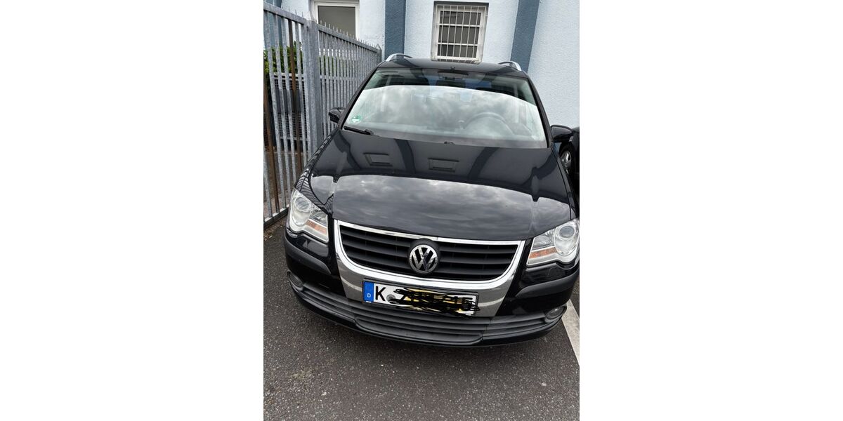 VW Touran 256.000 km 3.499 &euro; Köln 51103