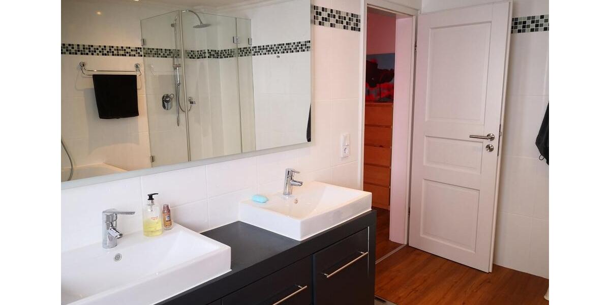 Doppelhaushälfte Köln Rodenkirchen - 8 Zimmer, 240 m&sup2;, 2.700&euro; | Angebot:26575913