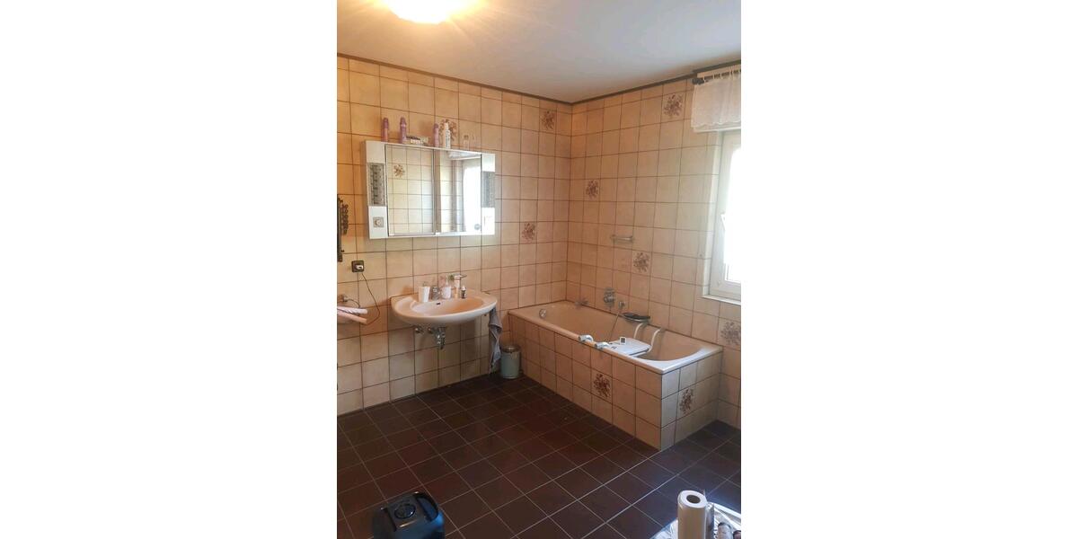 Hochparterre Bergisch Gladbach - 3 Zimmer, 110 m&sup2;, 1.350&euro; | Angebot:23684098