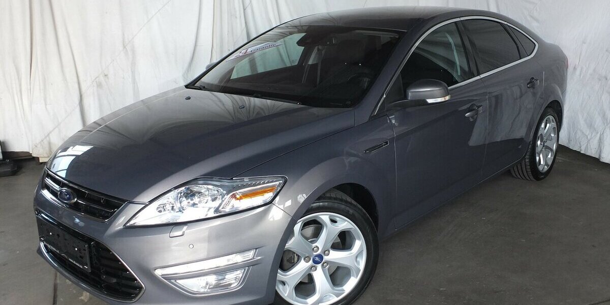 Ford Mondeo 2.0TDCi BUSINESS NAVI XENON PDC AHK BLUETOO 143.215 km 9.908 &euro; Köln 50858