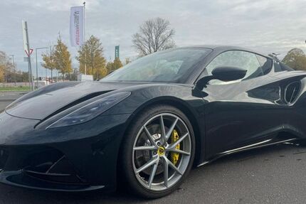 Lotus Emira 4.500 km 82.480 &euro; Köln 50829