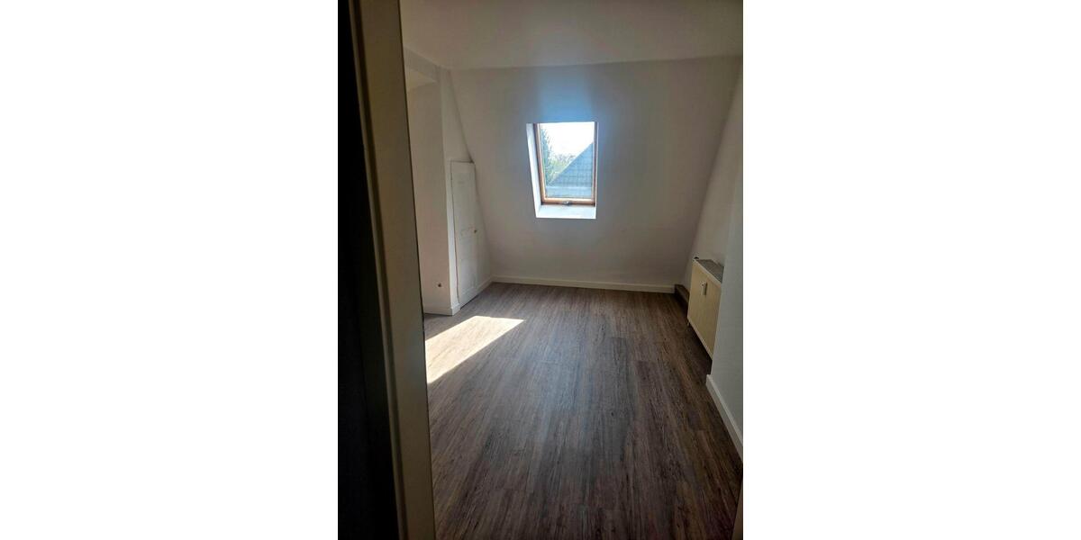Dachgeschoßwohnung Neuss Augustinusviertel - 5 Zimmer, 100 m&sup2;, 1.150&euro; | Angebot:26231135