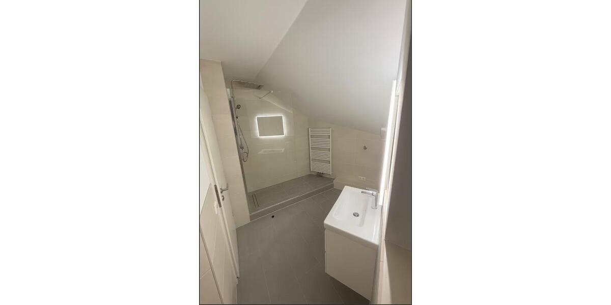 Dachgeschoßwohnung Düsseldorf Lörick - 2 Zimmer, 67 m&sup2;, 995&euro; | Angebot:25844812