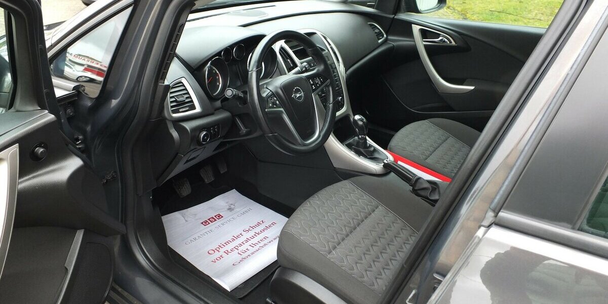 Opel Astra ACTIVE KLIMAANLAGE 17 ZOLL LMF TEMPOMAT 92.855 km 7.250 &euro; Köln 50858