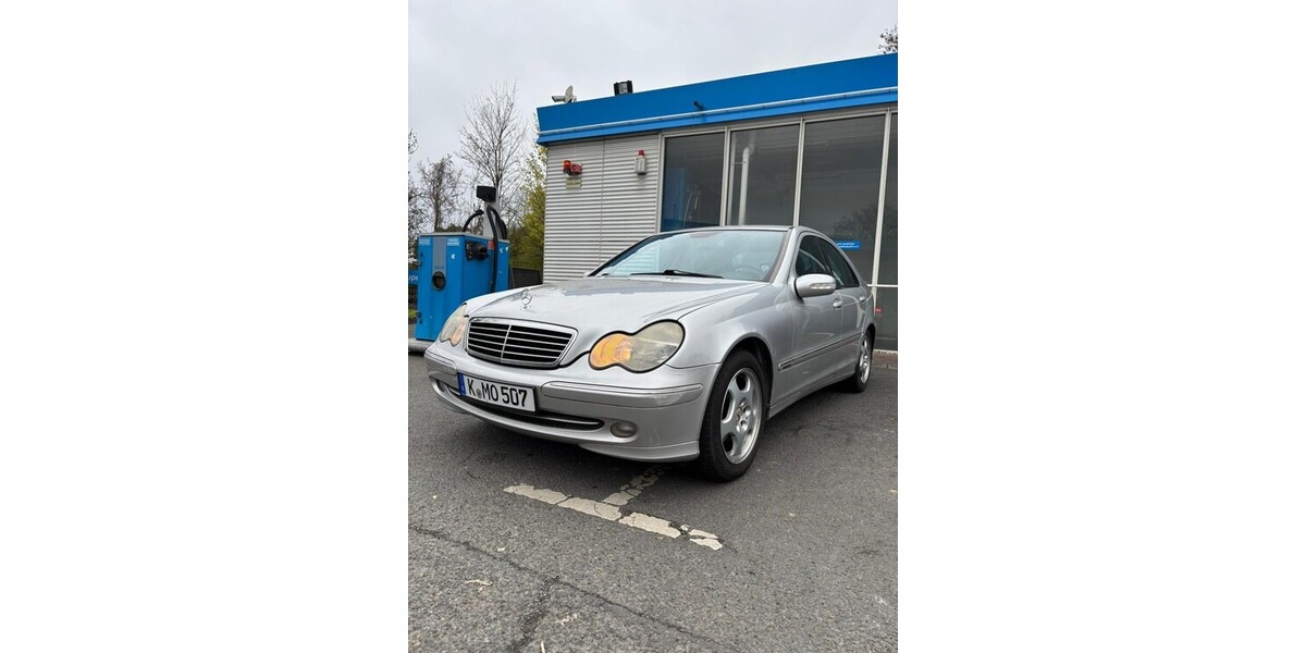 Mercedes-Benz 240 263.990 km 2.800 &euro; Köln 50667