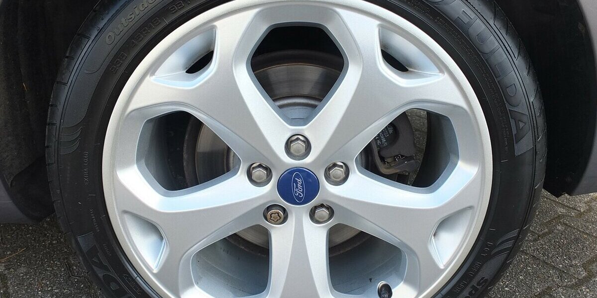 Ford Mondeo 2.0TDCi BUSINESS NAVI XENON PDC AHK BLUETOO 143.215 km 9.908 &euro; Köln 50858