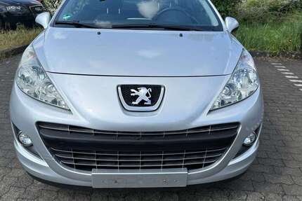 Peugeot 207 115.000 km 3.800 &euro; Köln-Poll (ARAL Tankstelle ) 51105