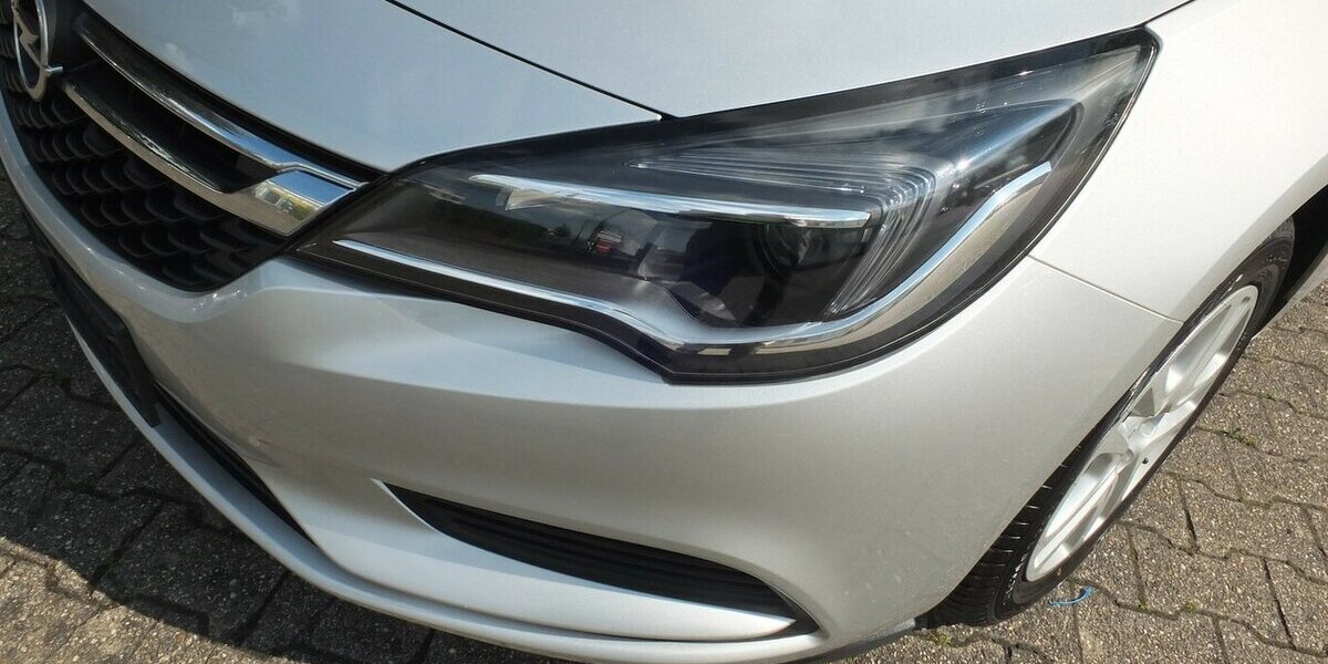 Opel Astra EDITION NAVI KLIMA TEMPOMAT BLUETOOTH 99.125 km 8.908 &euro; Köln 50858