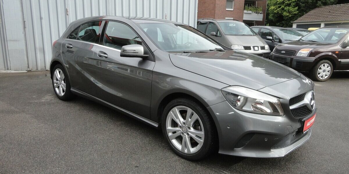 Mercedes-Benz A 180 Urban Autom.Navi Klima PDC SHZ 2.Hd S.Heft 69.000 km 15.999 &euro; Neuss 41462