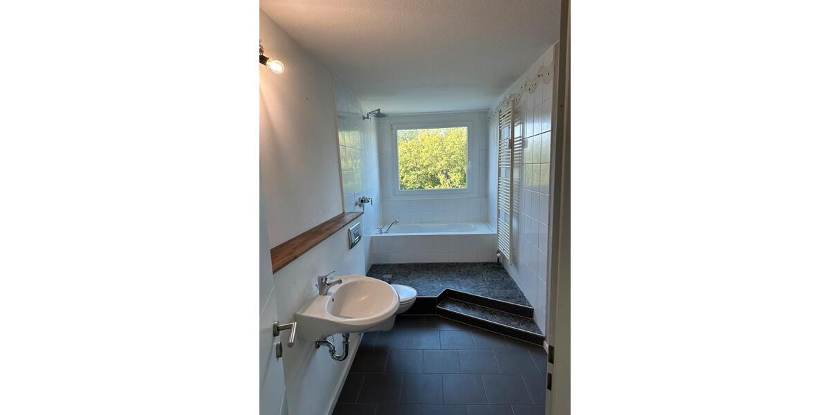 Etagenwohnung Bergisch Gladbach Gronau - 2 Zimmer, 84 m&sup2;, 1.286&euro; | Angebot:26680688