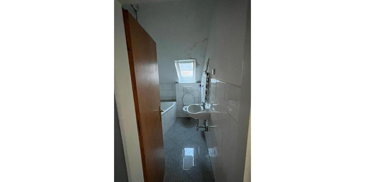 Dachgeschoßwohnung Meerbusch Kierst - 3.5 Zimmer, 85 m&sup2;, 1.067&euro; | Angebot:26413477