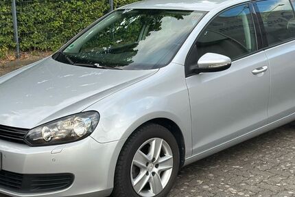 VW Golf 79.204 km 8.900 &euro; Köln 51143