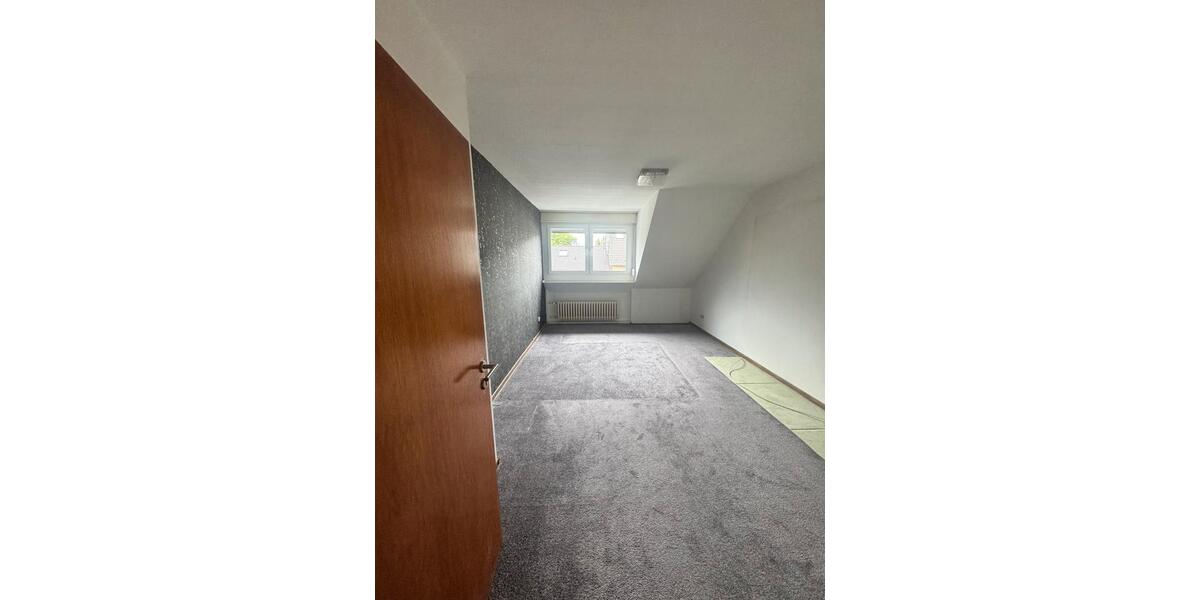 Dachgeschoßwohnung Köln Mülheim - 5 Zimmer, 105 m&sup2;, 360.000&euro; | Angebot:26676591