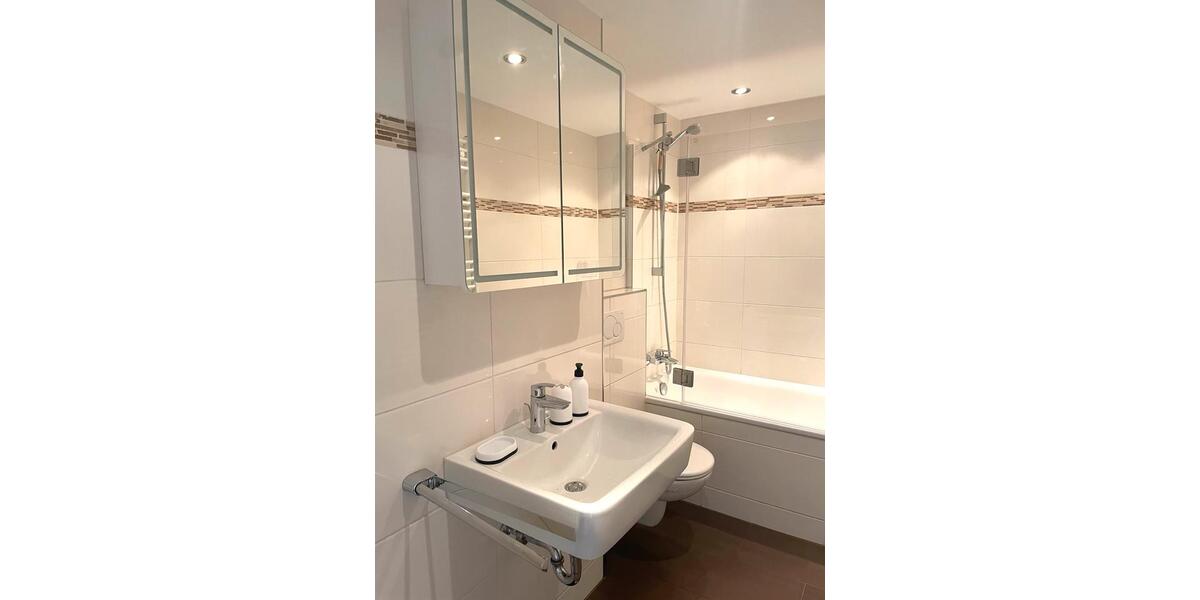 Etagenwohnung Neuss - 1 Zimmer, 35 m&sup2;, 990&euro; | Angebot:26020346