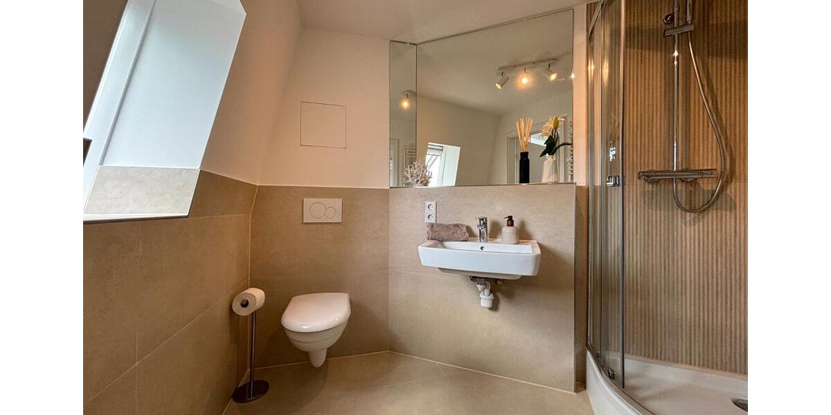 Dachgeschoßwohnung Köln Mülheim - 2.5 Zimmer, 54 m&sup2;, 317.000&euro; | Angebot:26999708
