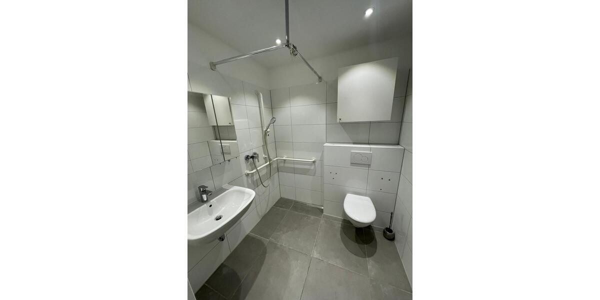 Hochparterre Düsseldorf Stadtbezirk 5 - 2.5 Zimmer, 88 m&sup2;, 1.480&euro; | Angebot:25809179