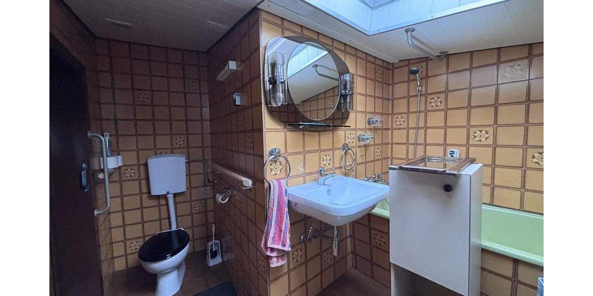 Mehrfamilienhaus, Wohnhaus Willich - 4 Zimmer, 75 m&sup2;, 150.000&euro; | Angebot:25774988