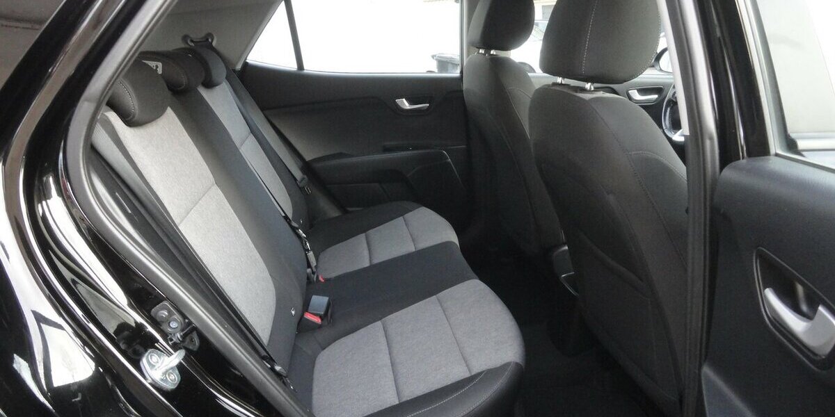 Kia Stonic 1,2 Edition7- Klima SHZ PDC Alu 33Tk,1 Hd 33.000 km 13.499 &euro; Neuss 41462