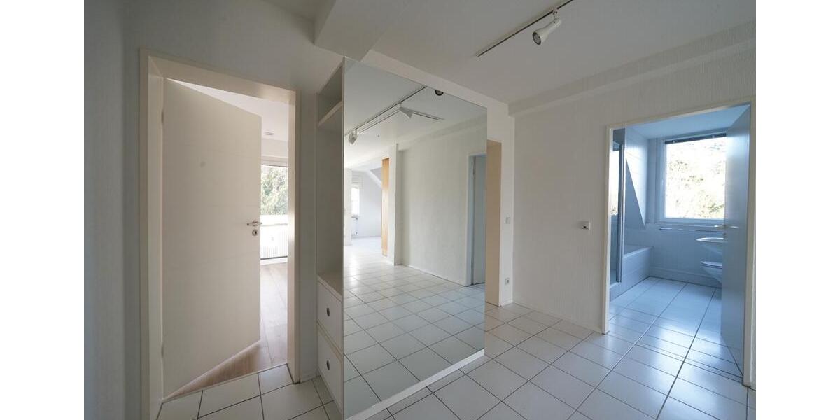 Dachgeschoßwohnung Köln Kalk - 3 Zimmer, 90 m&sup2;, 1.200&euro; | Angebot:25310069