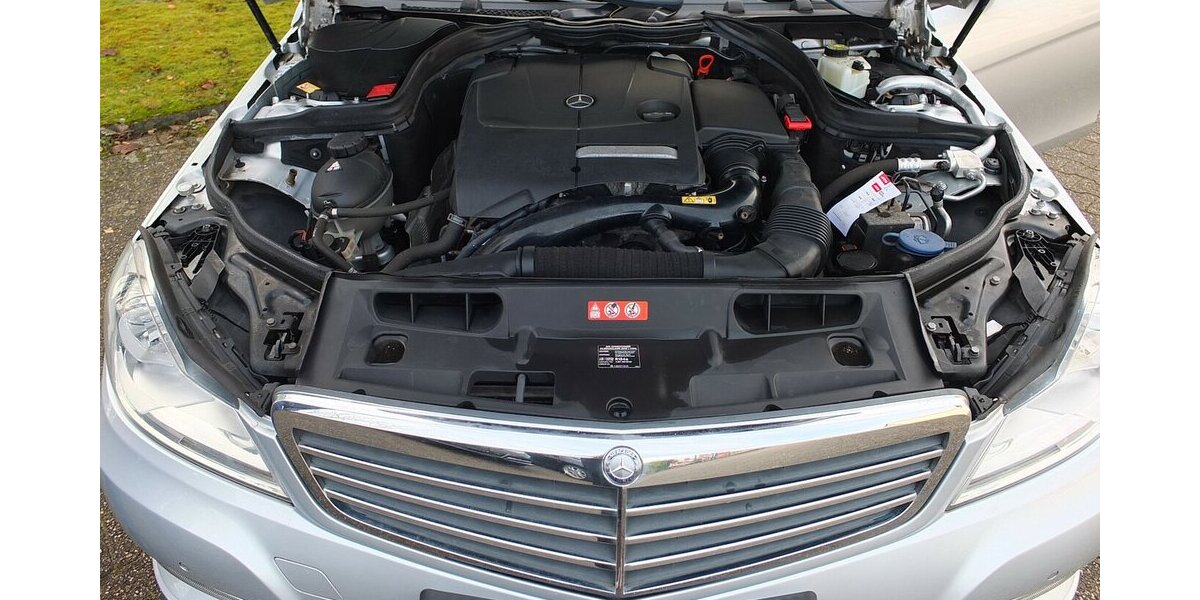 Mercedes-Benz C 180 T CGI BE AUTOM NAVI AHK PARCTRONIC SHZ 149.785 km 11.908 &euro; Köln 50858