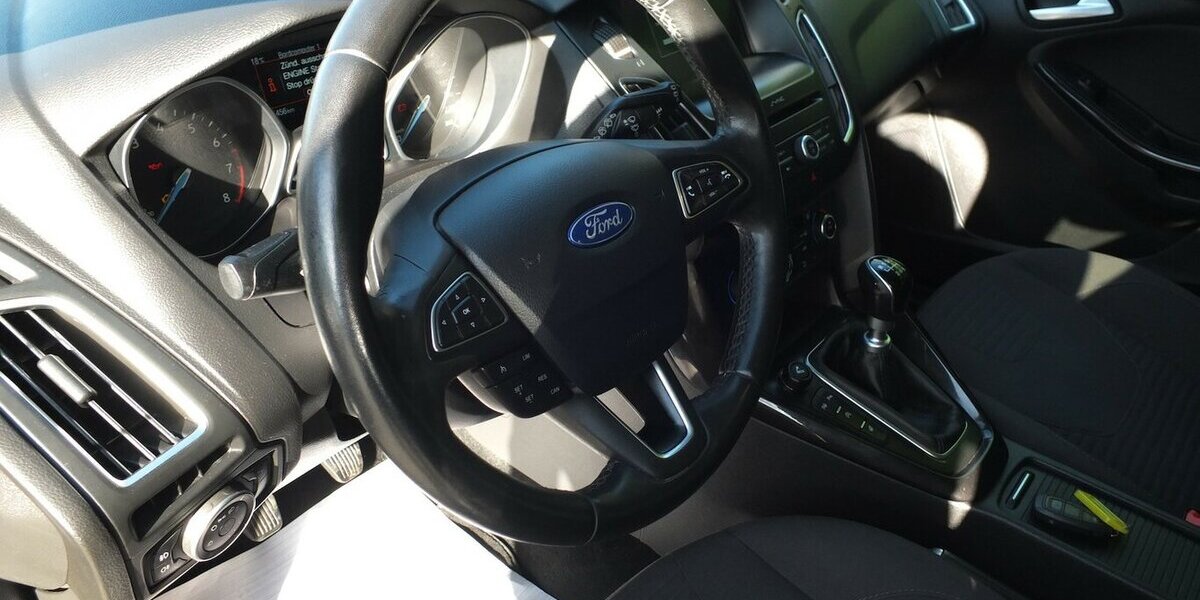 Ford Focus TITANIUM NAVI KLIMAAUTOMATIK EINPARKHILFE 134.288 km 7.798 &euro; Köln 50858