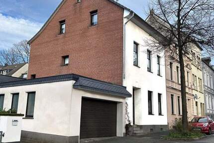 Haus Solingen Solingen-Mitte - 7 Zimmer, 145 m&sup2;, 335.000&euro; | Angebot:25674243