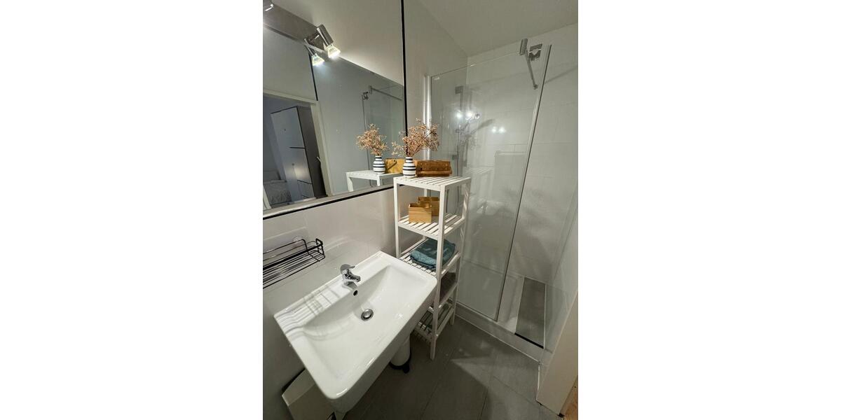 Etagenwohnung Düsseldorf Stadtmitte - 1 Zimmer, 37 m&sup2;, 1.100&euro; | Angebot:25439068