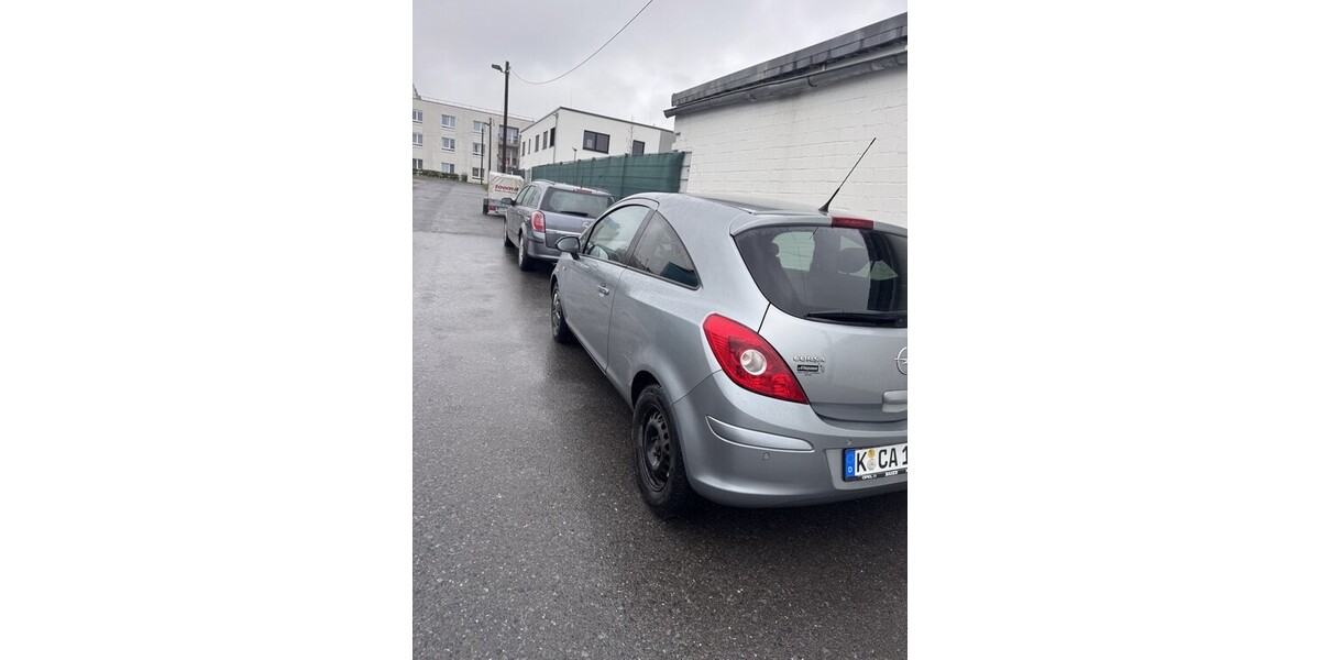 Opel Corsa D 135.201 km 3.290 &euro; Düsseldorf 40213