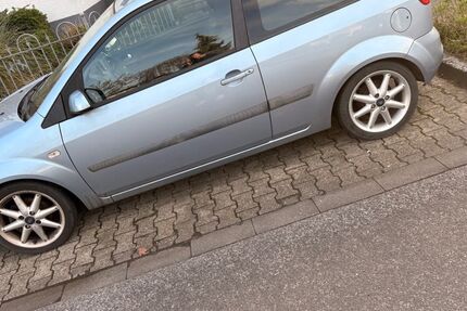 Ford Fiesta 132.300 km 750 &euro; Pulheim 50259