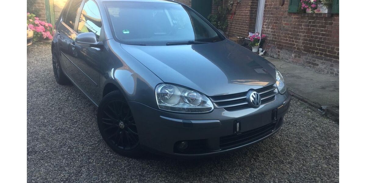 VW Golf 326.000 km 2.600 &euro; Korschenbroich 41352
