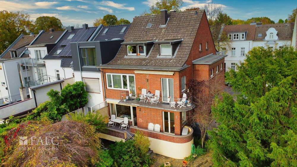 Mehrfamilienhaus, Wohnhaus Köln Weiden - 9 Zimmer, 251 m&sup2;, 1.150.000&euro; | Angebot:25696521