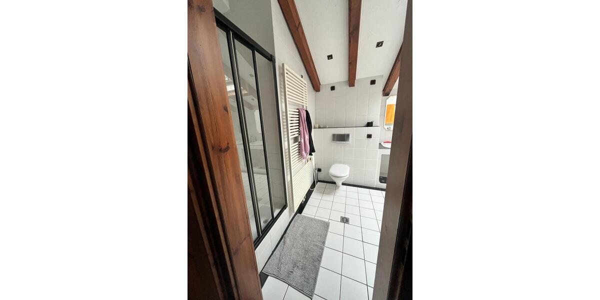 Dachgeschoßwohnung Burscheid - 3 Zimmer, 90 m&sup2;, 1.010&euro; | Angebot:25378677