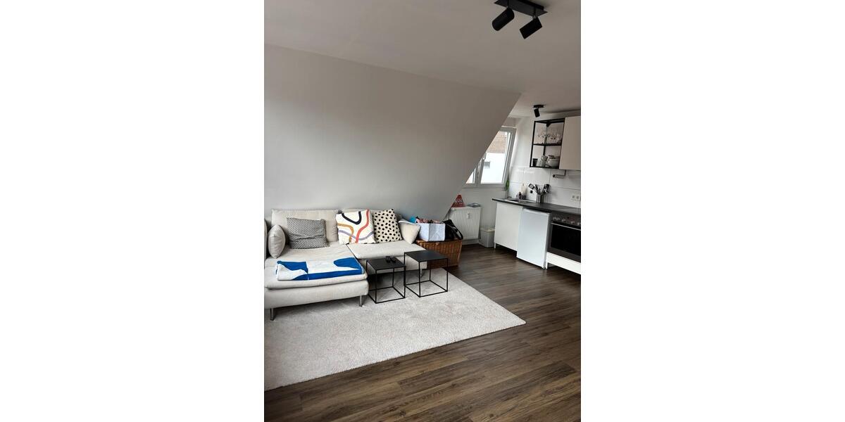 Dachgeschoßwohnung Pulheim - 2 Zimmer, 38 m&sup2;, 680&euro; | Angebot:25995539