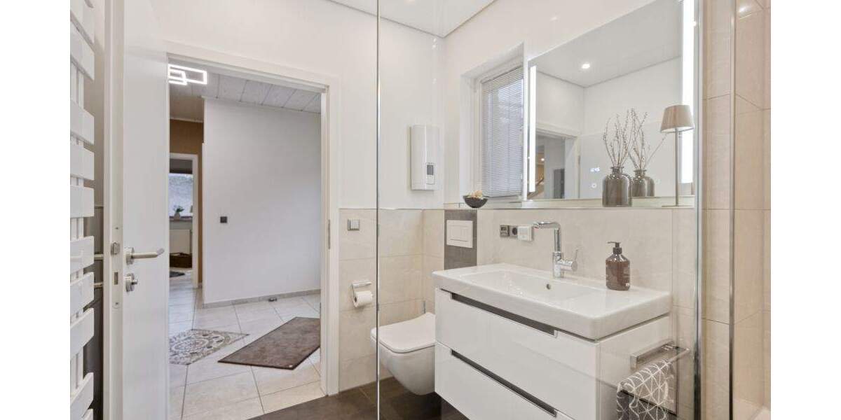 Einfamilienhaus Langenfeld Richrath - 6 Zimmer, 220 m&sup2;, 850.000&euro; | Angebot:25802492