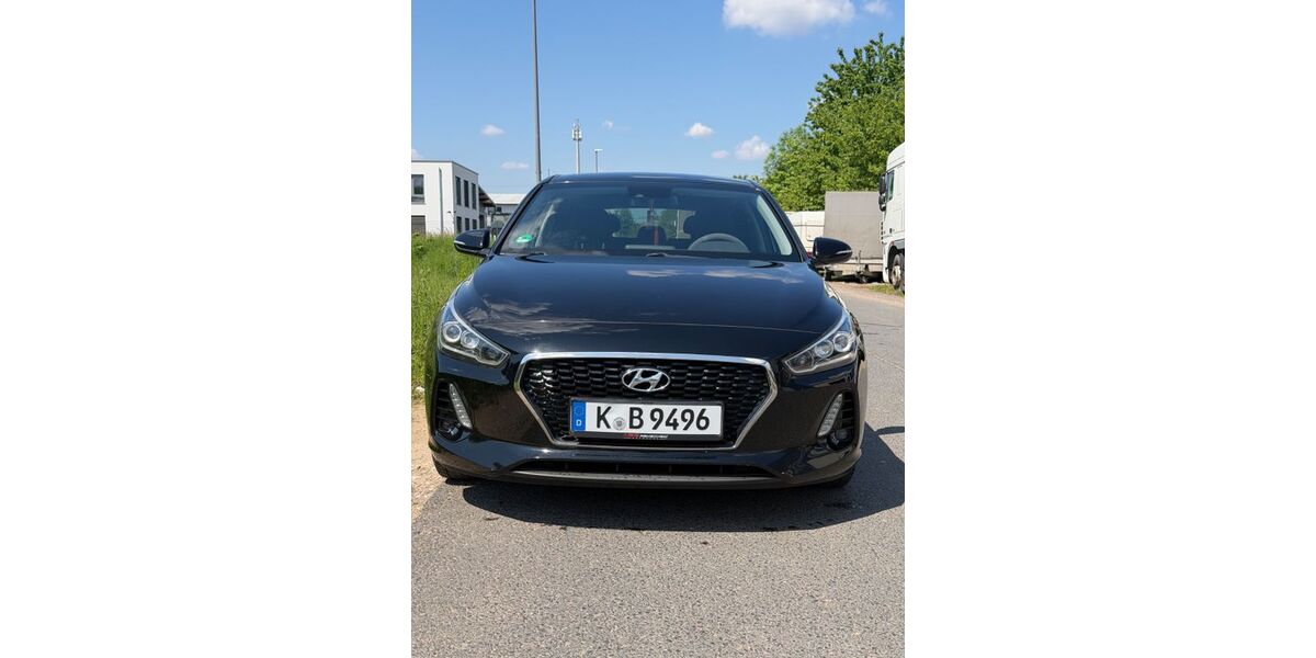 Hyundai i30 118.000 km 10.900 &euro; Köln 51107